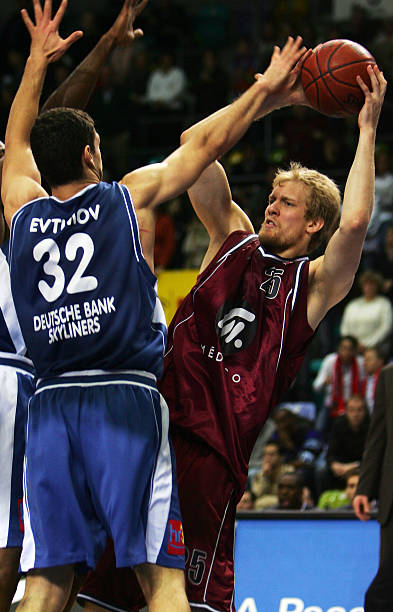 詹姆斯在对 詹姆斯在对