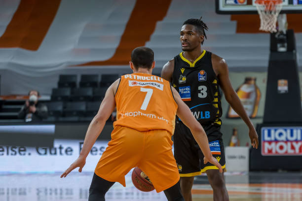 摆在眼前 摆在眼前