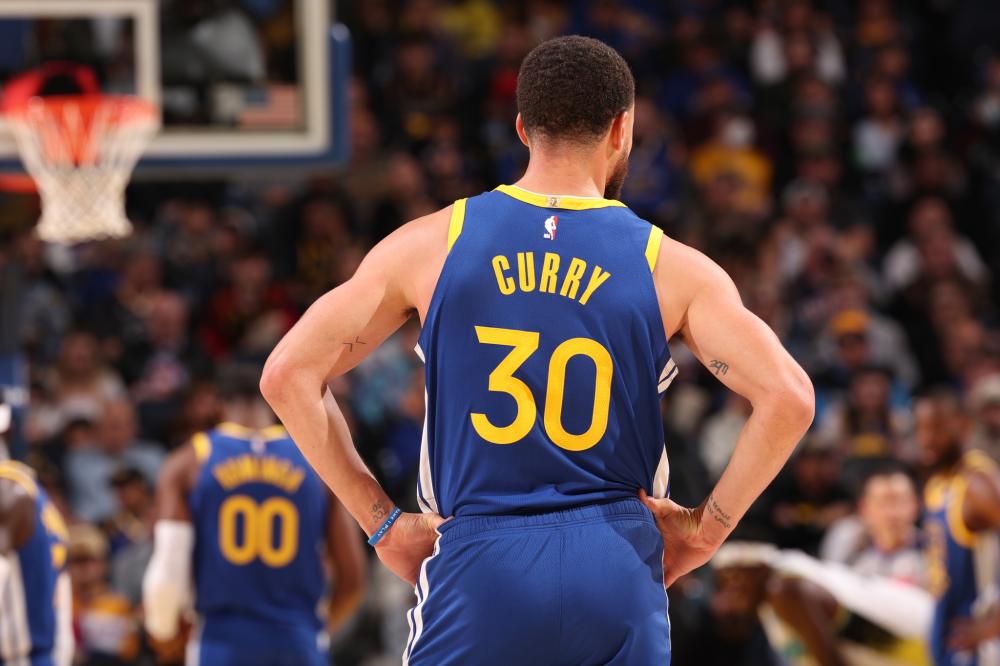 却出现了些 却出现了些