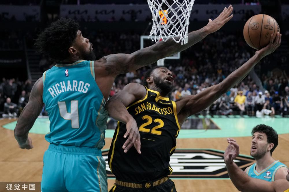 直接在场边 直接在场边